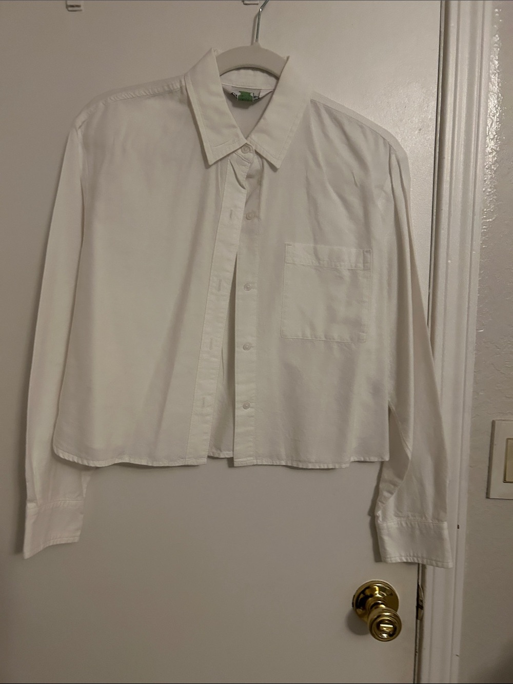 Old Navy White Cropped Button-Up Dress Shirt - women’s